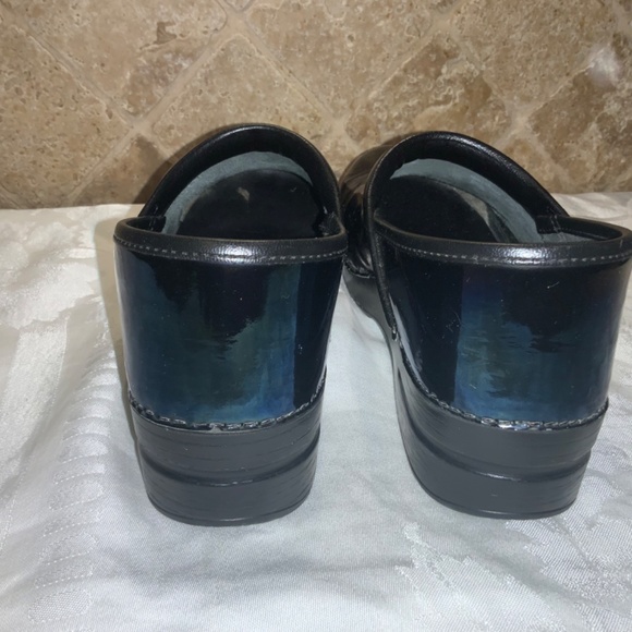 Dansko Clogs Iridescent Black Petrol Patent Leather Sz 42 W 11.5/12 M 8.5/9 - Picture 7 of 10
